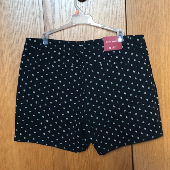 Ladies black and white shorts. Size 12. - Picture 2 of 3